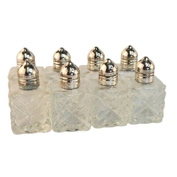 Set Of 8 Vintage Clear Glass Miniature Salt Shakers With Silver Tone Tops - Picture 1 of 9